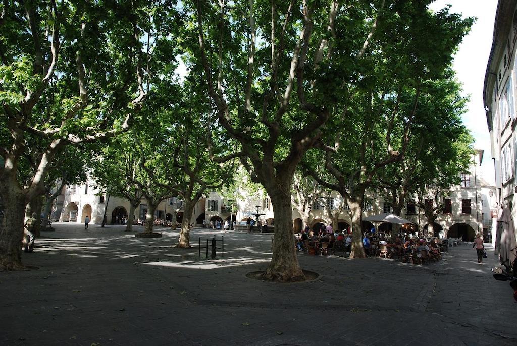 Le Richelieu Bed & Breakfast Uzès Екстериор снимка