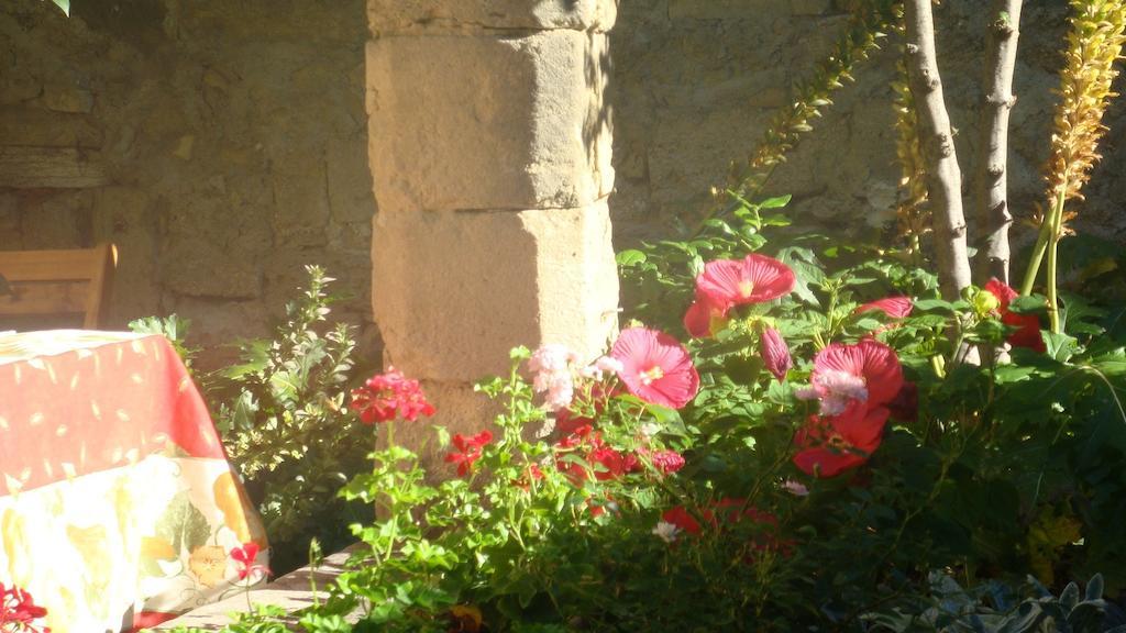 Le Richelieu Bed & Breakfast Uzès Екстериор снимка